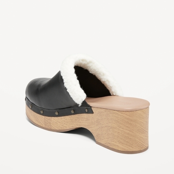 6 • Old Navy • Faux-Leather Sherpa-Lined Clogs - Picture 2 of 4